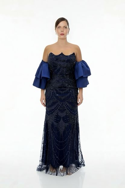 فستان سهرة أزرق داكن مزين بالترتر بمقاسات كبيرة